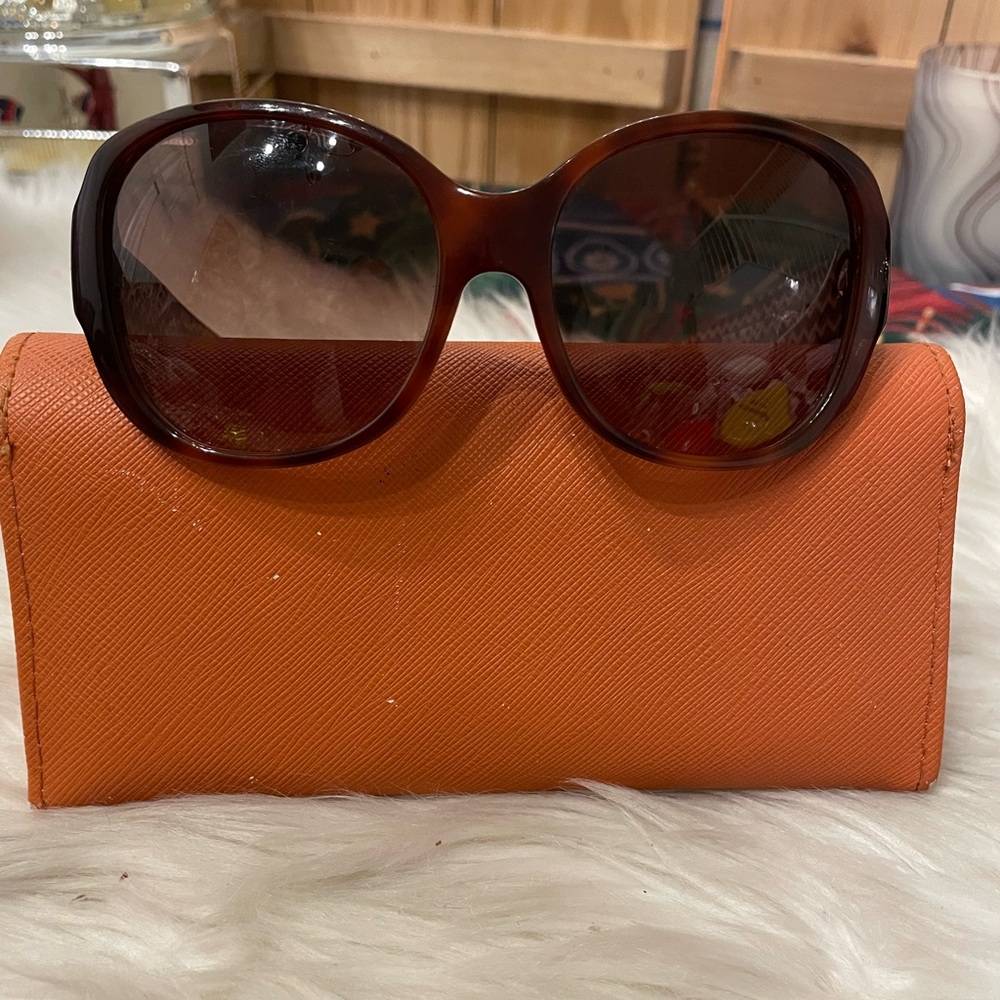 Tory Burch Brown Gradient Oversized Sunglasses with Orange Case - Picture 4 of 14
